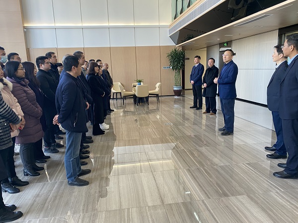马占文一行到徽盐地产集团走访慰问